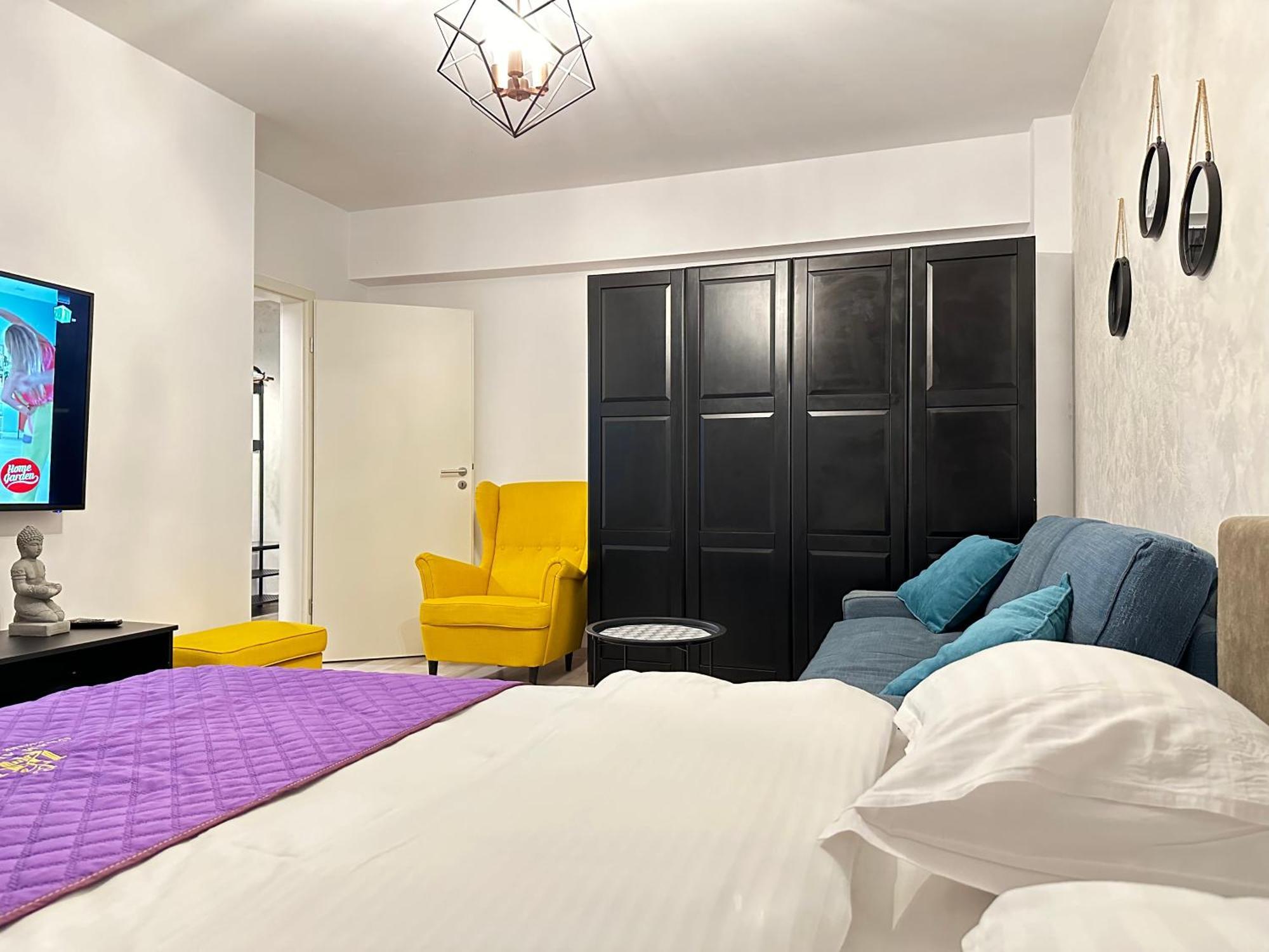 Coresi Mall Area Studios & Apartments By Glam Braşov Buitenkant foto