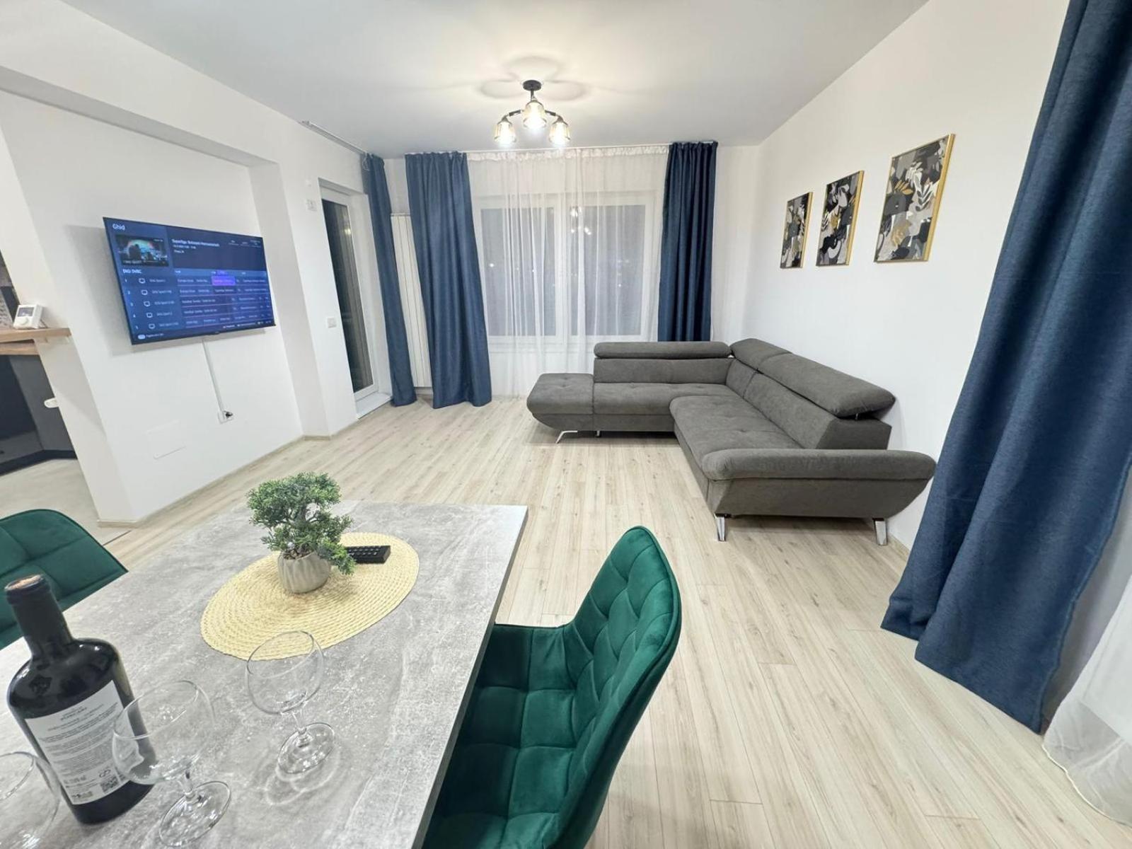 Coresi Mall Area Studios & Apartments By Glam Braşov Buitenkant foto