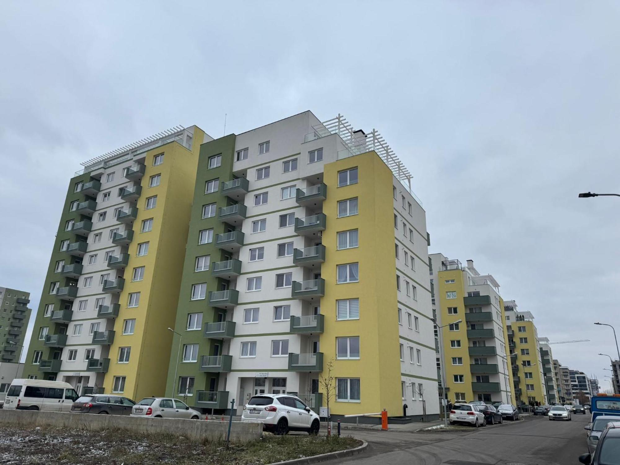 Coresi Mall Area Studios & Apartments By Glam Braşov Buitenkant foto