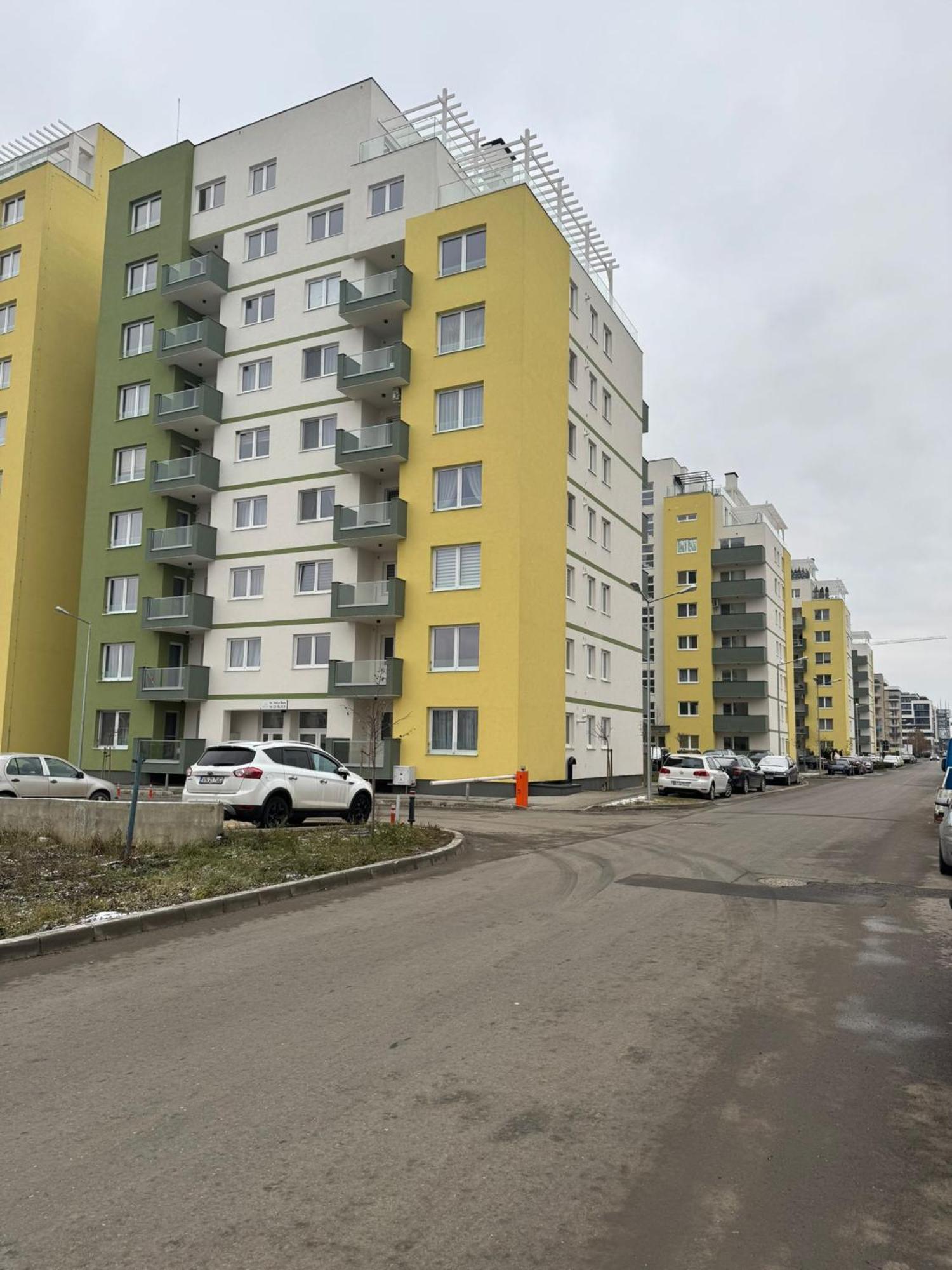 Coresi Mall Area Studios & Apartments By Glam Braşov Buitenkant foto