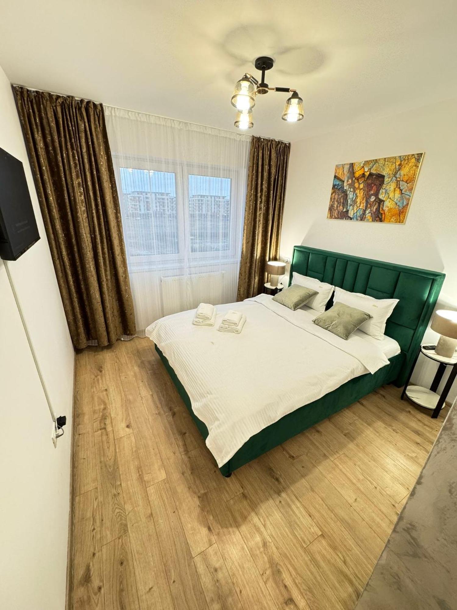 Coresi Mall Area Studios & Apartments By Glam Braşov Buitenkant foto