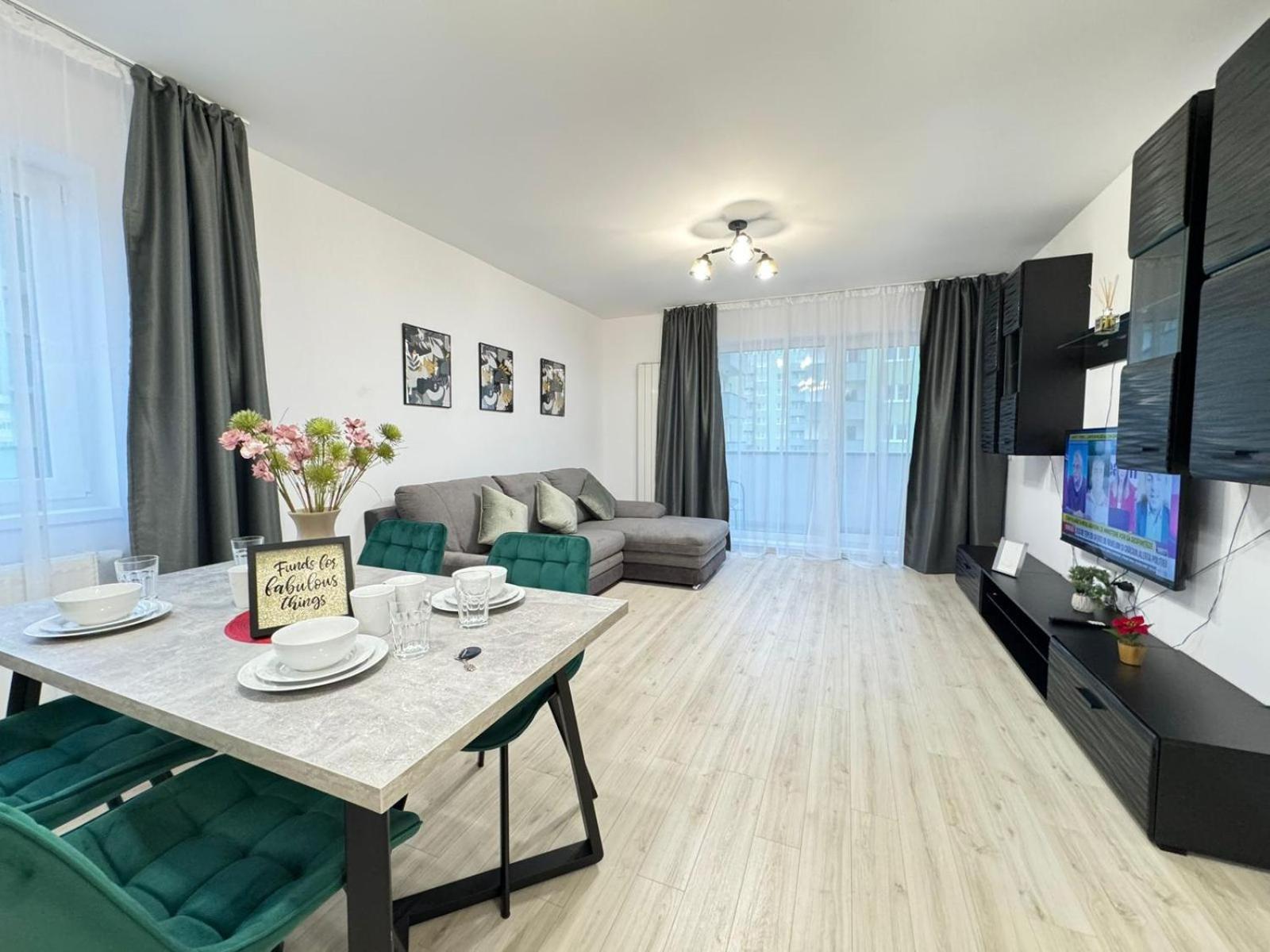 Coresi Mall Area Studios & Apartments By Glam Braşov Buitenkant foto