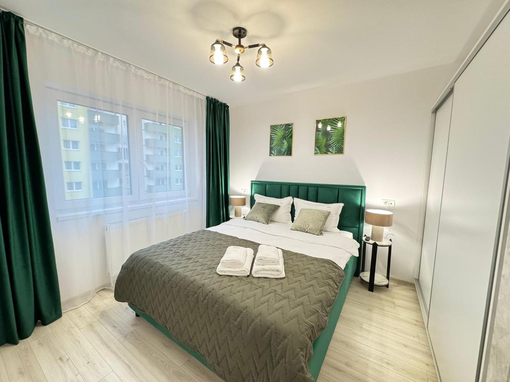 Coresi Mall Area Studios & Apartments By Glam Braşov Buitenkant foto