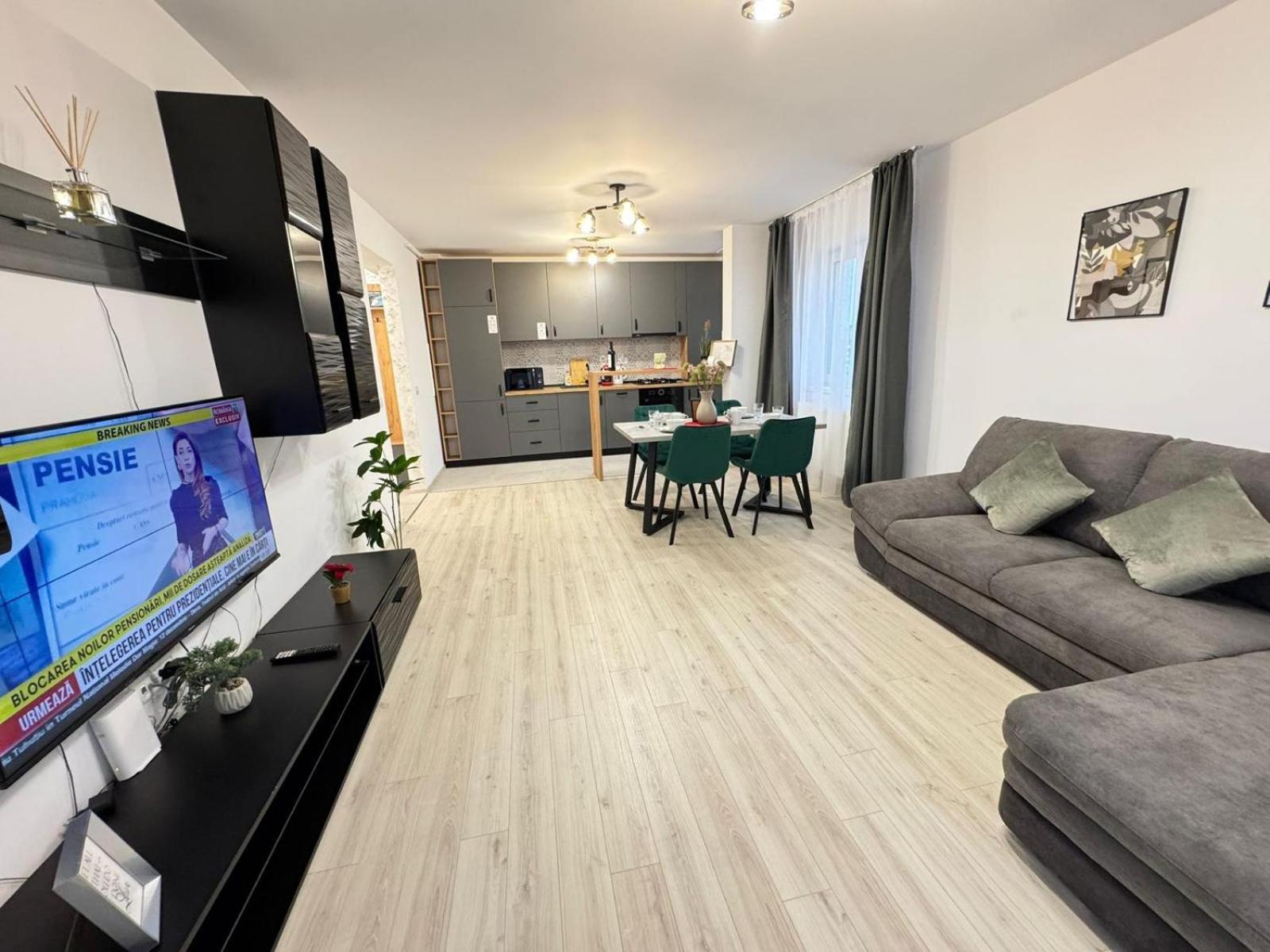 Coresi Mall Area Studios & Apartments By Glam Braşov Buitenkant foto