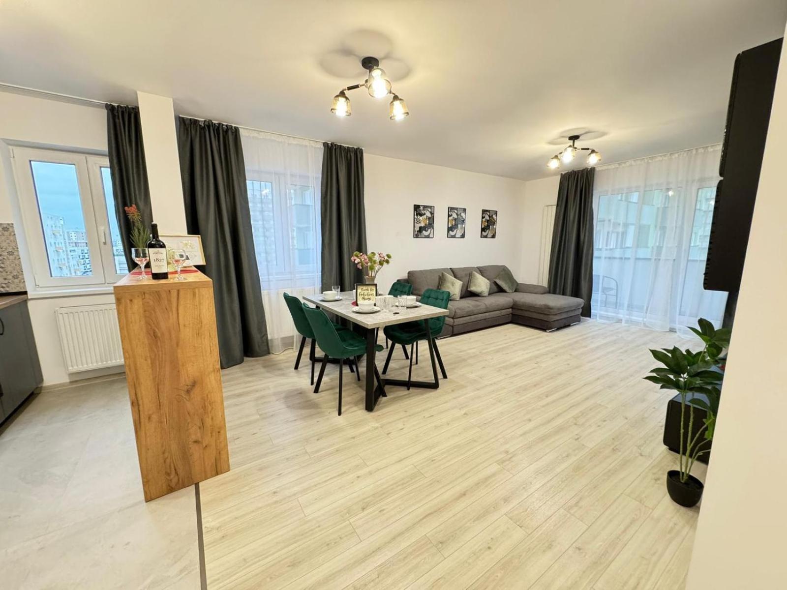 Coresi Mall Area Studios & Apartments By Glam Braşov Buitenkant foto