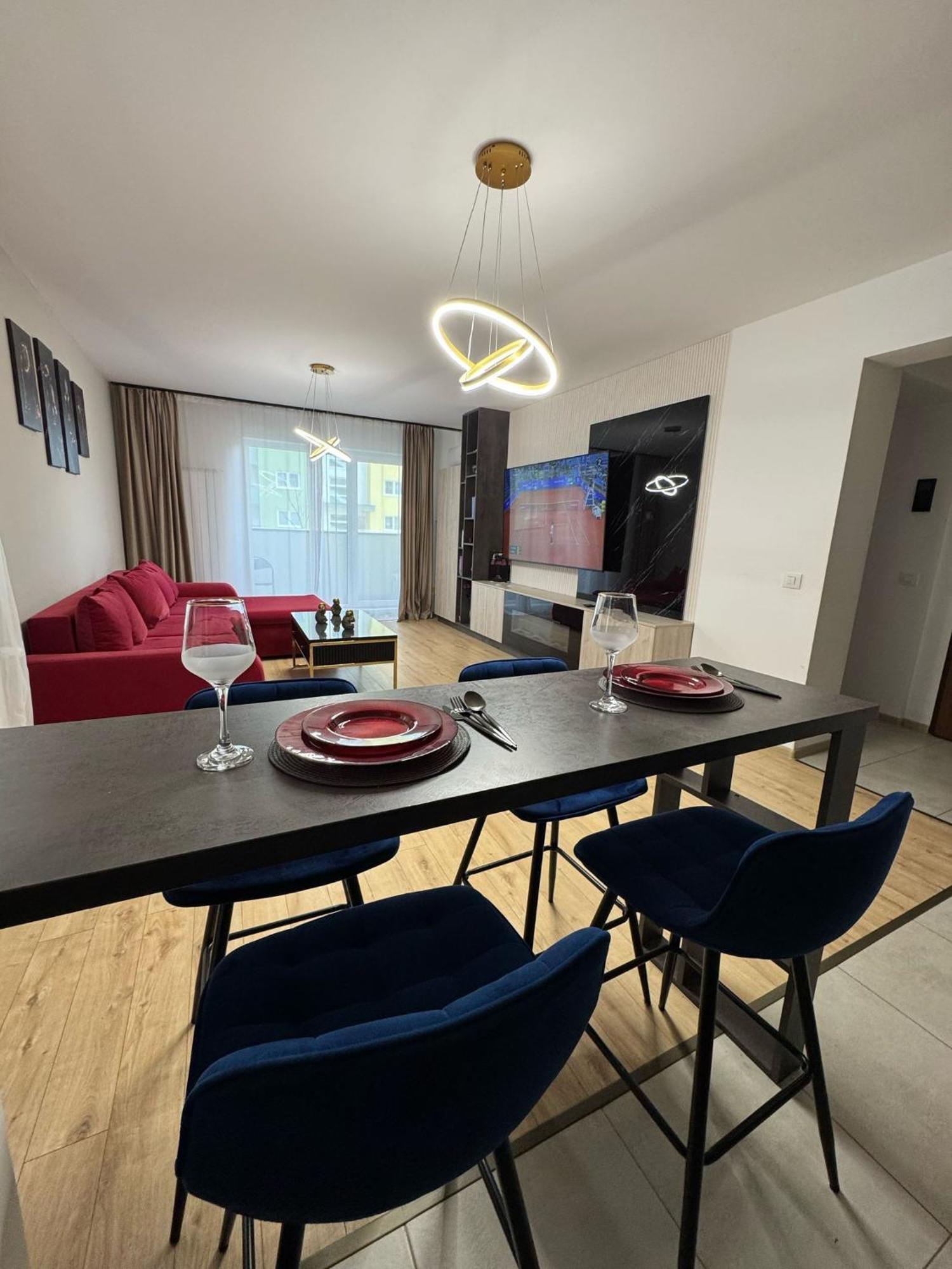 Coresi Mall Area Studios & Apartments By Glam Braşov Buitenkant foto