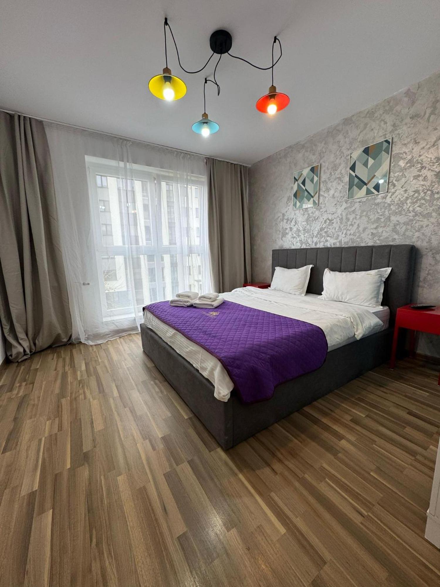 Coresi Mall Area Studios & Apartments By Glam Braşov Buitenkant foto