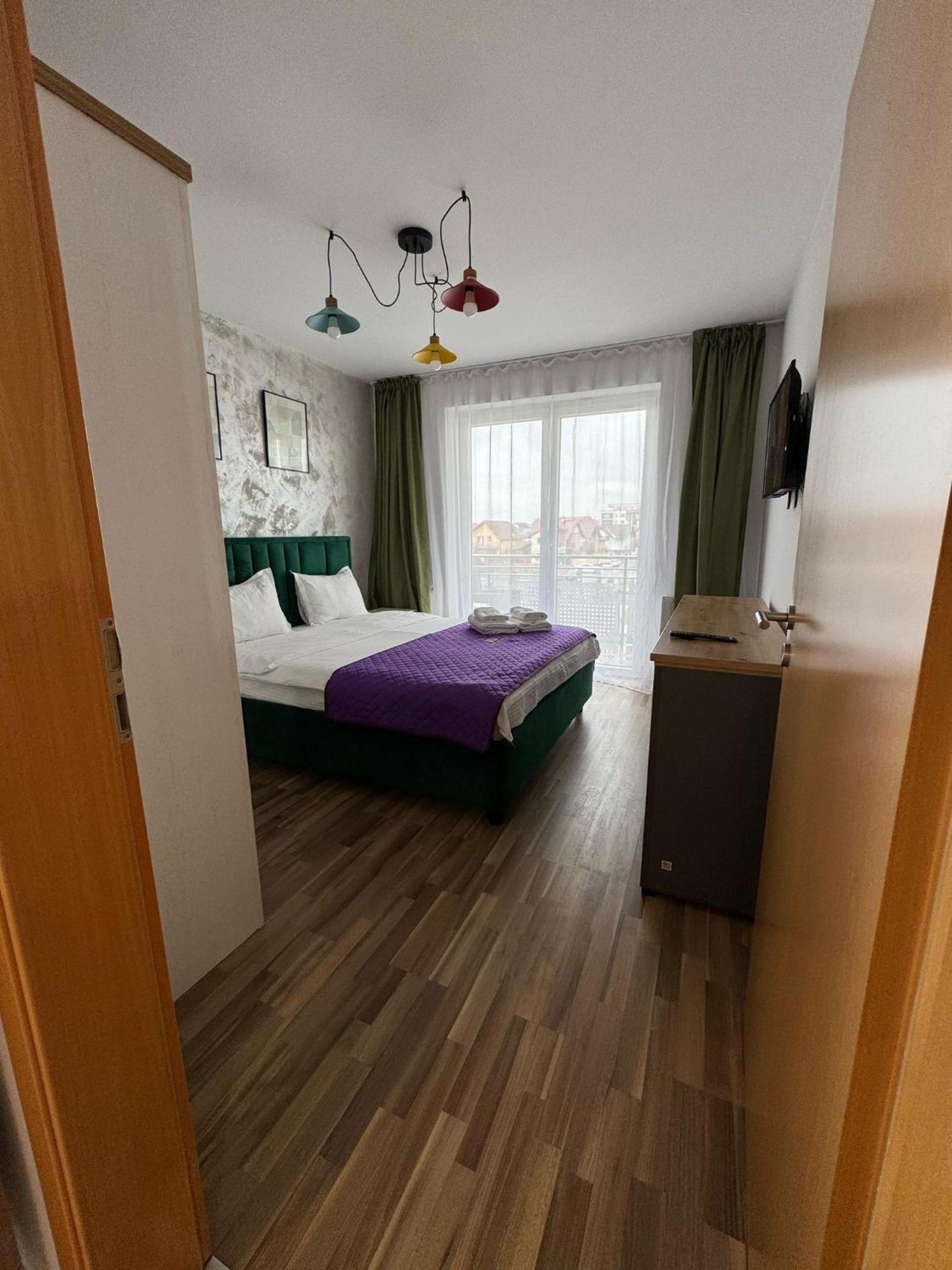 Coresi Mall Area Studios & Apartments By Glam Braşov Buitenkant foto