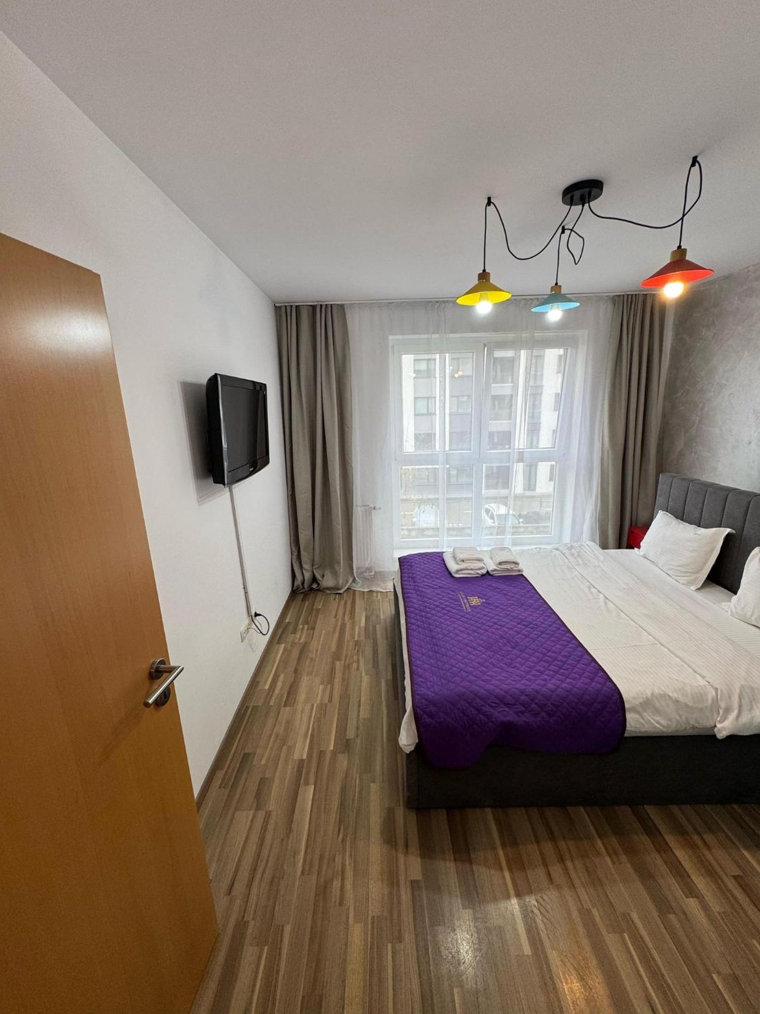 Coresi Mall Area Studios & Apartments By Glam Braşov Buitenkant foto
